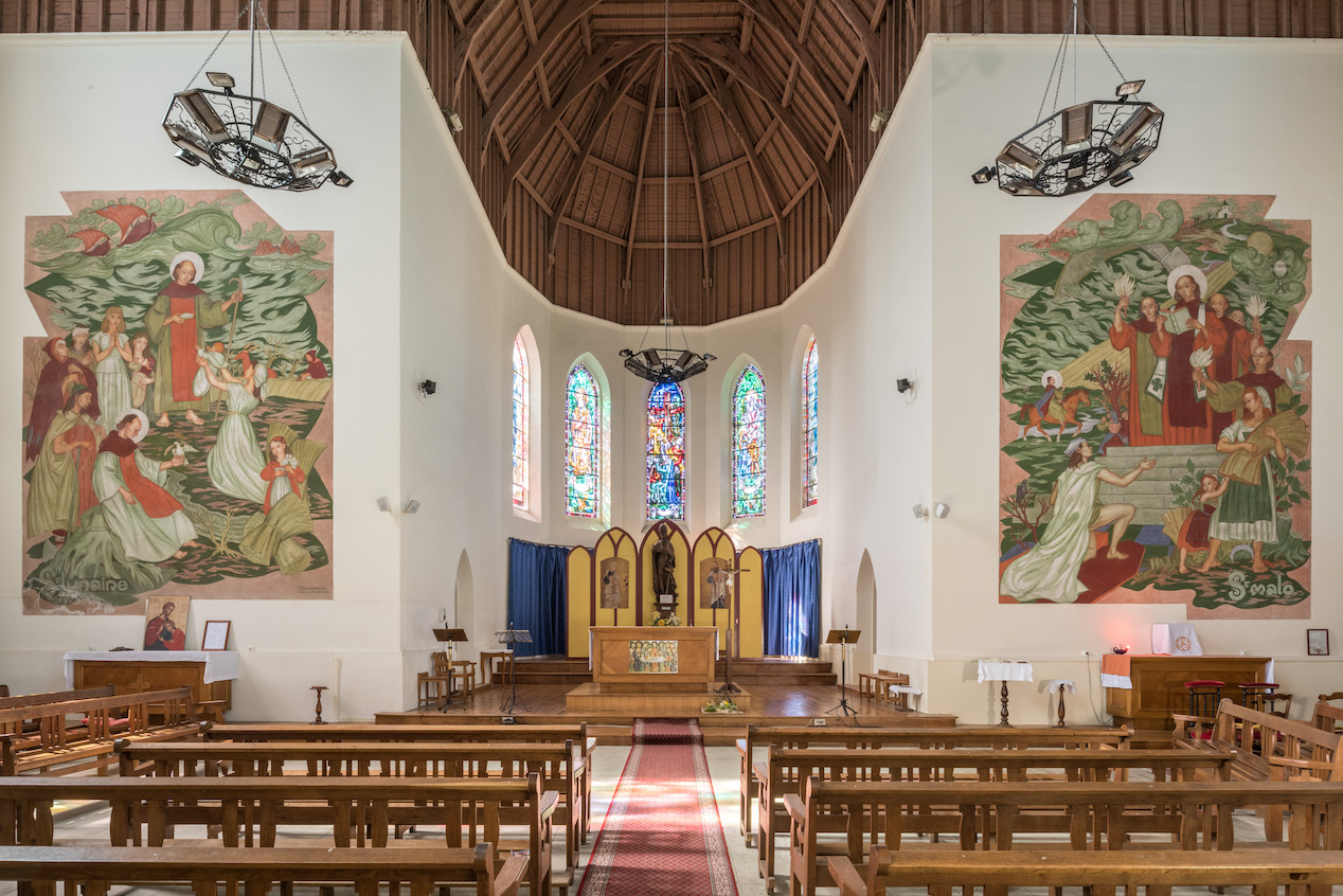 Les décors de Xavier de Langlais dans l'église Saint-Clément (La Richardais)
