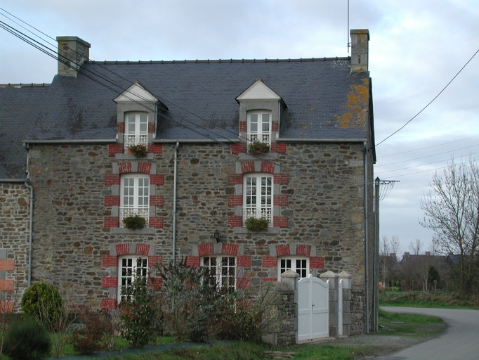 Ancienne ferme, ancien commerce, les Grandes Maisons (Tressé fusionnée en Mesnil-Roc'h en 2019)