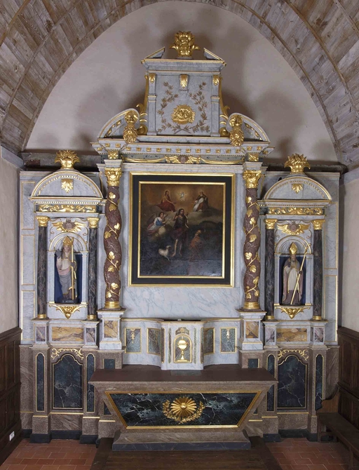 Ensemble du maître-autel : autel, tabernacle, gradin d'autel, degré d'autel, retable (Saint-Aubin-du-Pavail fusionnée en Châteaugiron en 2017)