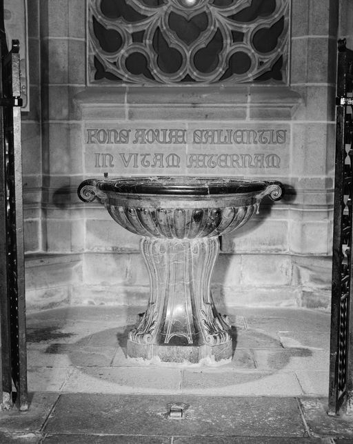 Fonts baptismaux 1, basilique Notre-Dame-du-Roncier (Josselin)