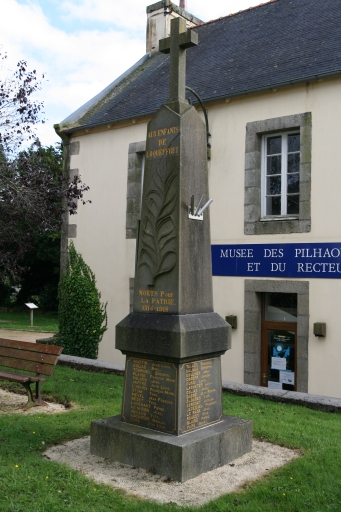 Monument aux morts (Loqueffret)