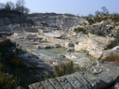 Carrière de granite du Tertre Isaac, actuellement carrière et usine de taille de matériaux de construction dite Société Les Granits Gicquel et fils, le Tertre Isaac (La Landec)