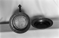Plat de quête (2), église paroissiale Notre-Dame (Bulat-Pestivien)