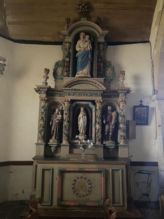 Autel (2), retable (2) (autel secondaire, autel tombeau, retable architecturé à niche), église paroissiale Sainte-Croix (La Croix-Helléan)