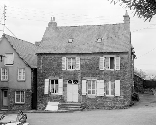 Maison, 8 place Alexandre Jehannin (Bécherel)