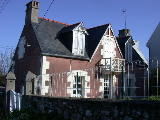 Maison dite Kerric ar Vro, 11 rue de Saint-Guénolé (Trévou-Tréguignec)