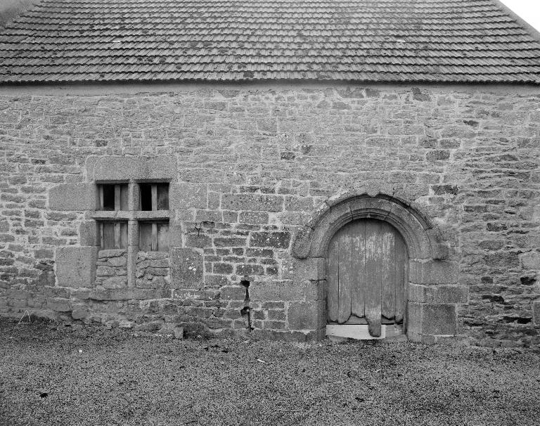 Manoir, Kerouduff (Plounévez-Lochrist)