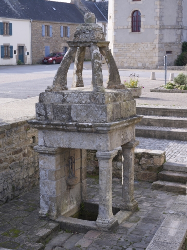 Fontaine de dévotion Sainte-Hélène, rue de la Fontaine (Sainte-Hélène)