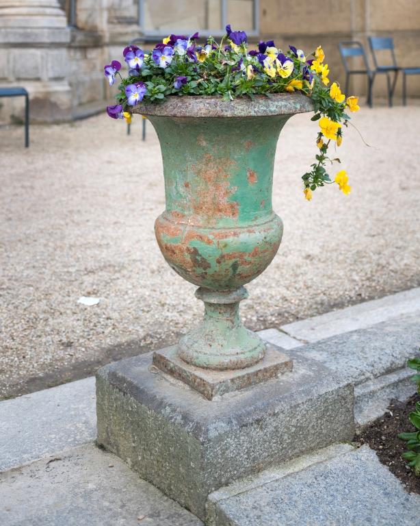 Mobilier de jardin et lampadaires, Parc du Thabor (Rennes)
