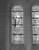 Verrière 6 : l'), Calvaire, saint Bily, l'Education de la Vierge, Sacré-Coeur, Immaculée Conception, saint Michel terrassant le dragon, sainte Marguerite, verrière à personnages, verrière héraldique, grisaille décorative, église paroissiale Saint-Bily (Plaudren)