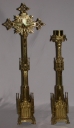 Ensemble de 2 garnitures d'autel : 2 croix d'autel, 2x4 chandeliers d'autel