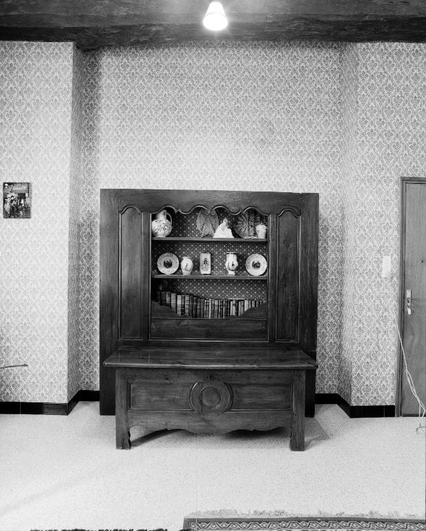 Ensemble de mobilier 4 : banc-coffre, lit clos, Maison Saint-Louis-Marie (Josselin)