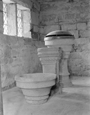 Fonts baptismaux (cuve baptismale à infusion), église paroissiale Saint-Faron (Pouldreuzic)