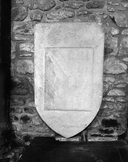Dalle funéraire : de Coetquen et Ruffier, église paroissiale Sainte-Agnès (Tréfumel)