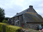 Alignement de maisons, la Hardinais (Saint-Thurial)