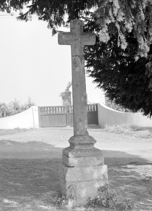 Croix de chemin, rue de la Croix de l'If (Ploërmel)