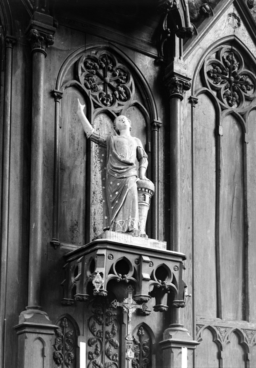 Statue (petite nature, revers plat) : sainte Barbe, église Paroissiale Saint Pierre-Apôtre (Carnoët)