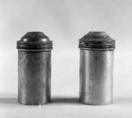 Boîte à huile sainte (2, ampoule, 2), église paroissiale Saint-Justin (Guiler-sur-Goyen)