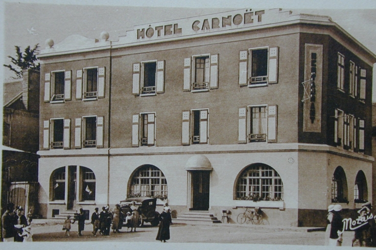 Hôtel de Carnoët, actuellement hôtel de ville, place du Général de Gaulle (Clohars-Carnoët)
