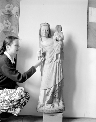 Statue : Vierge à l'Enfant (1)