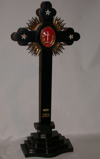 Croix reliquaire et sa boîte