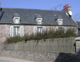 Maison dite Roche-Plate, rue de la Pointe aux Chèvres, le Vieux-Bourg (Fréhel)