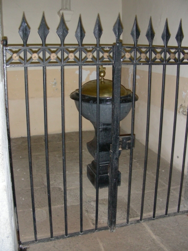 Clôture de la chapelle des fonts baptismaux