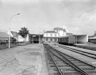 Gare ferroviaire et halle à marchandises, rue Roparz Morvan (Roscoff)