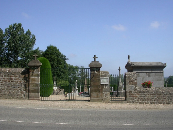 Cimetière, Côte du Chat (Hédé fusionnée avec Bazouges-sous-Hédé pour former la commune de Hédé-Bazouges en 2009)
