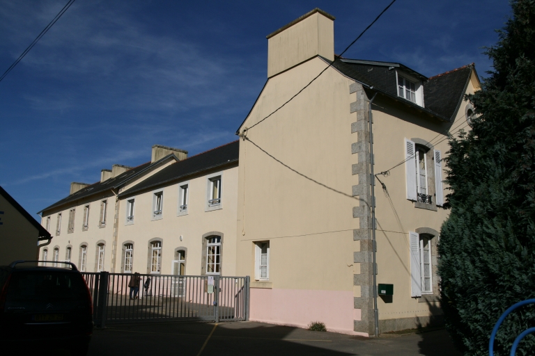 Ancienne école publique de filles devenue école publique primaire mixte, rue des Écoles (Pleyben)
