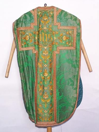 Ornement vert 1 : chasuble, étole, bourse de corporal, voile de calice