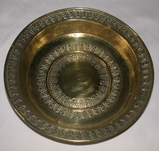 Paire de plats de quête