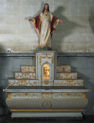 Ensemble de l'ancien maître-autel : autel, tabernacle, 3 gradins d'autel, degré d'autel