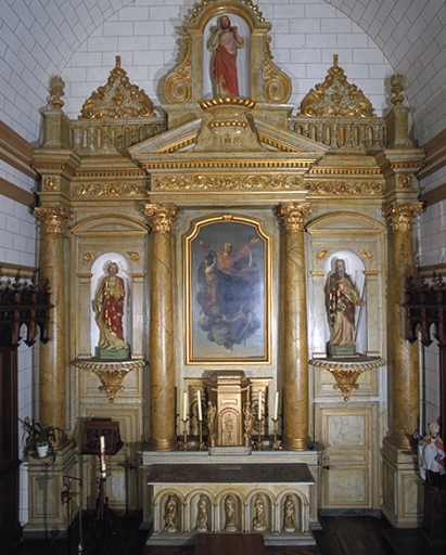 Ensemble du maître-autel : autel, 2 gradins d'autel, tabernacle, retable, 2 degrés d'autel
