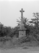 Croix du Salut et son socle,  Kéraliès (Pleumeur-Gautier)
