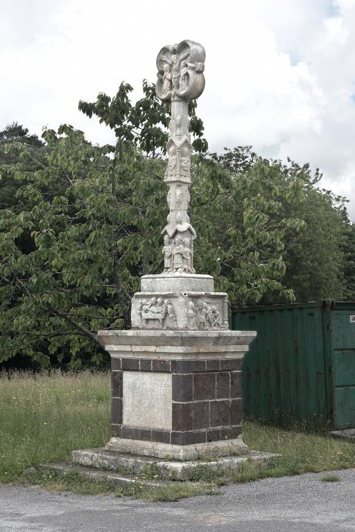 Croix de cimetière, aujourd'hui croix monumentale, Saint-Marc (Pleucadeuc)