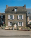 Maison, 5-7 place du Tertre (Saint-Pierre-de-Plesguen fusionnée en Mesnil-Roc'h en 2019)