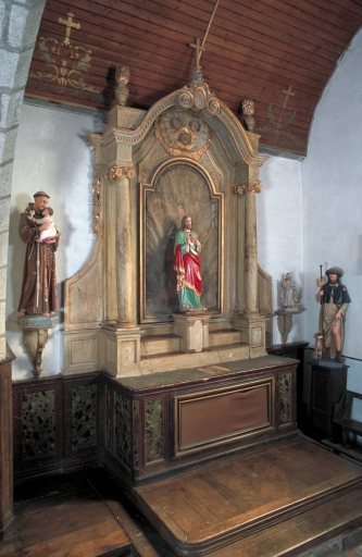 Ensemble de l'autel de sainte Marguerite : autel, retable, 2 gradins d'autel, 2 degrés d'autel