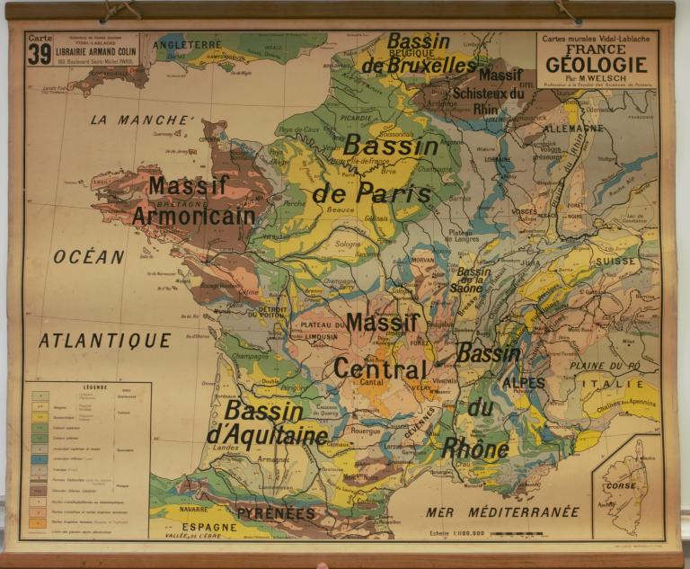 Présentation de la collection d'objets de sciences naturelles du lycée Émile Zola, Avenue Jean Janvier (Rennes)