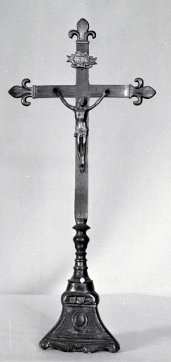 Croix d'autel, église paroissiale Saint-Médard (Billé)