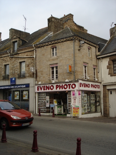 Maison, place Le Sciellour (Baud)