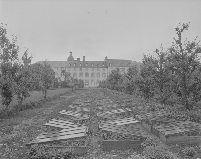 Abbaye de Chanoines, 54 rue de Rillé (Fougères)