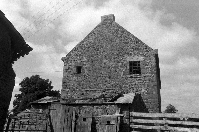 Ferme, Bazouges-sous-Hédé, Bringnerault (Bazouges-sous-Hédé fusionnée avec Hédé pour former la commune de Hédé-Bazouges en 2009)