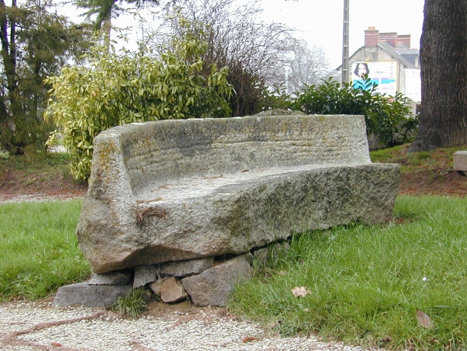 Grotte de Lourdes et oratoire, avenue du Président François Mitterrand (Liffré)
