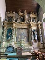 Ensemble de l'autel secondaire sud : autel, retable, tabernacle, 2 gradins d'autel, église Saint-Pierre (Lanouée fusionnée en Forges de Lanouée en 2019)
