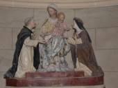 Groupe sculpté sur culot : Don du Rosaire à saint Dominique et sainte Catherine