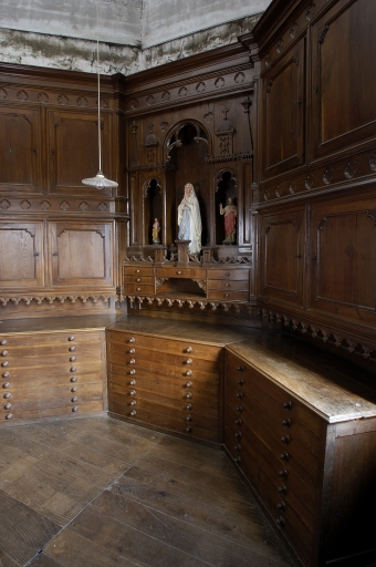 Meubles de sacristie et chasublier