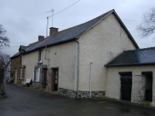 Alignement d'une maison et d'une ferme, la Haute Pilais (Montreuil-sur-Ille)