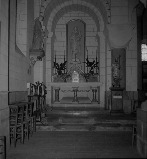 Autel (3), tabernacle (3), exposition (maître-autel, autel secondaire, tabernacle à ailes), style néo-roman, église paroissiale Saint-Martin (Saulnières)