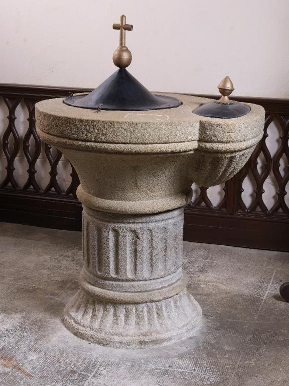 Fonts baptismaux, église paroissiale Saint-Gentien (Pluherlin)